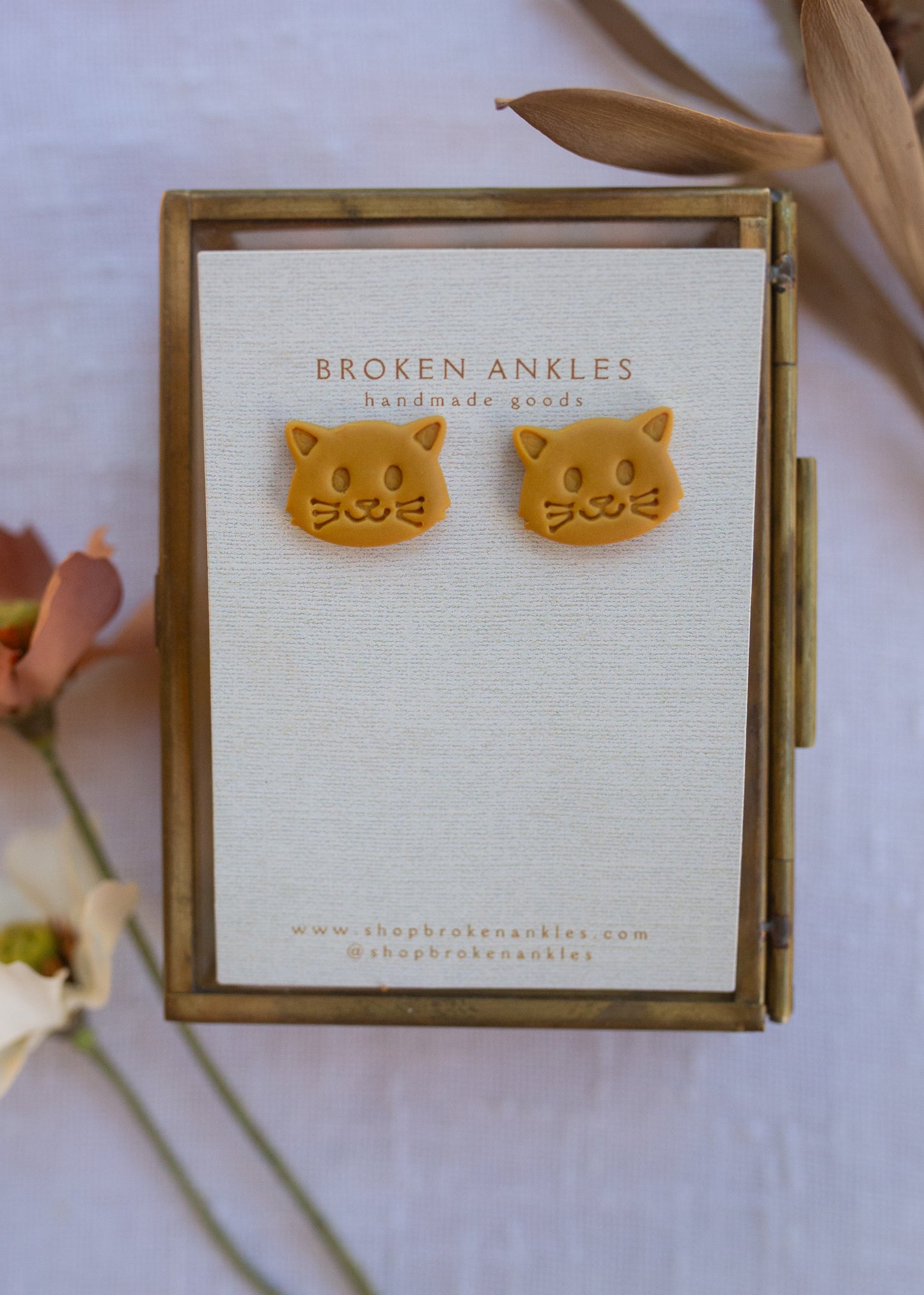 Cat Studs