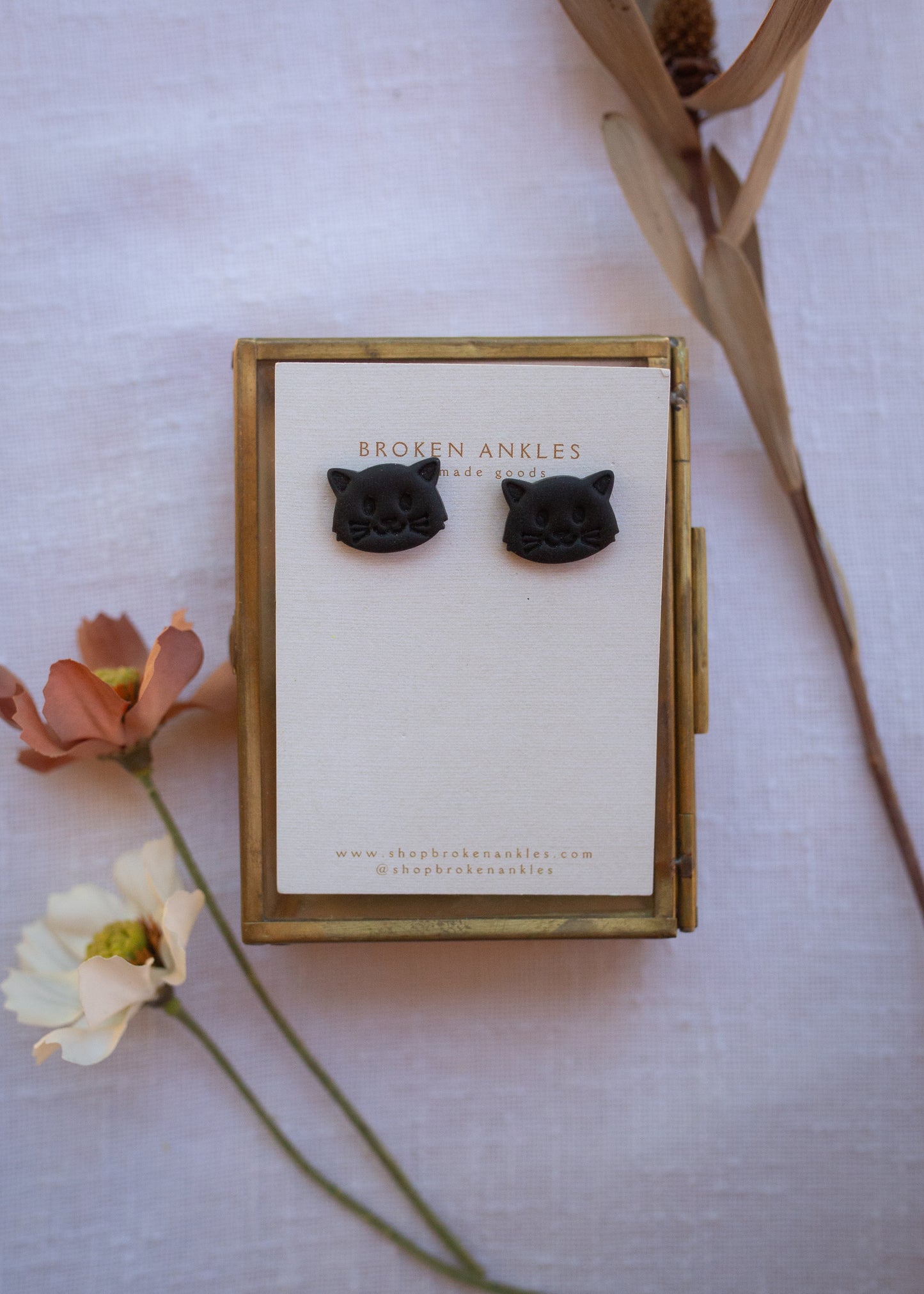 Cat Studs